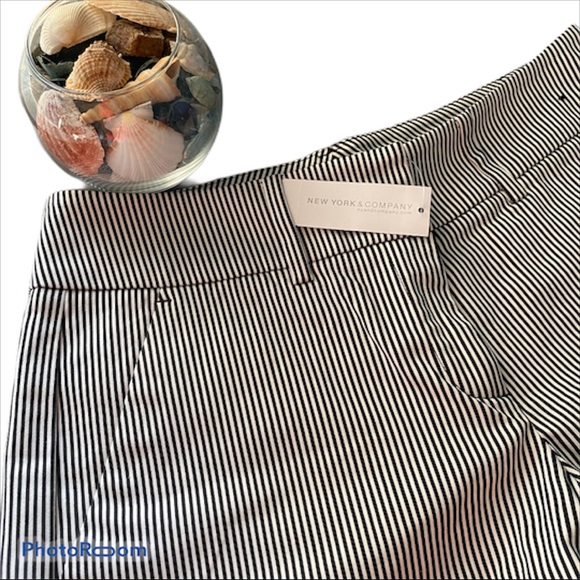 🍒NY & CO. STRIPED BLACK AND WHITE SHORT SIZE 2 - Picture 4 of 7